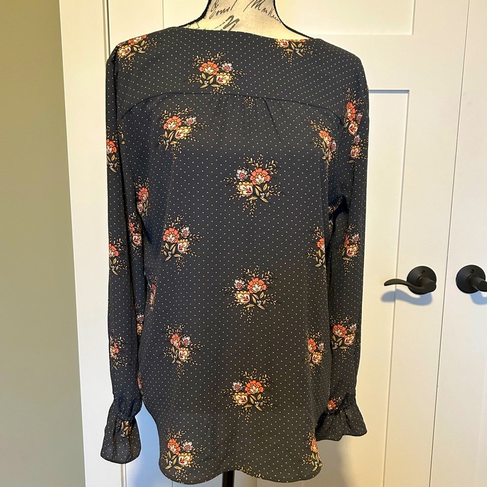 Pretty LOFT blouse in Medium.